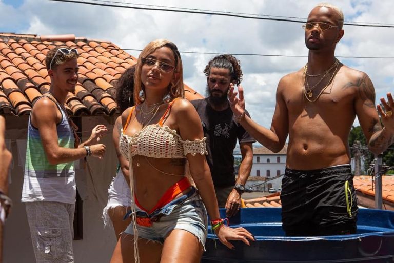 Tropkillaz, J Balvin, Anitta - Bola Rebola ft. MC Zaac