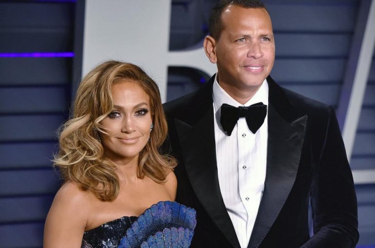 JENNIFER LOPEZ s-a logodit cu Alex Rodriguez