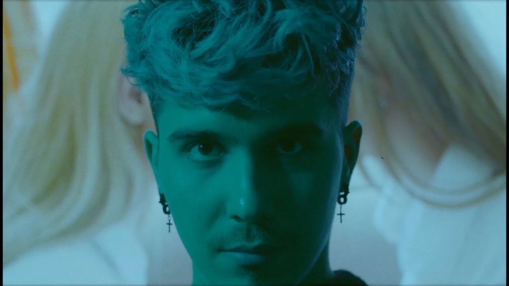 Alex Parker lansează piesa „Sneakers & Weed” Sneakers & Weed