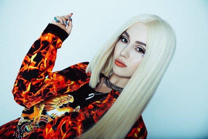 ava Max aca max