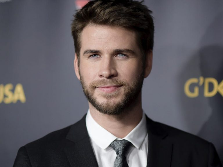 Liam Hemsworth in vacanta cu noua sa iubita
